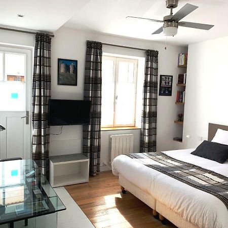 Au Coeur Des Remparts Apartment Айга-Мортас Екстериор снимка