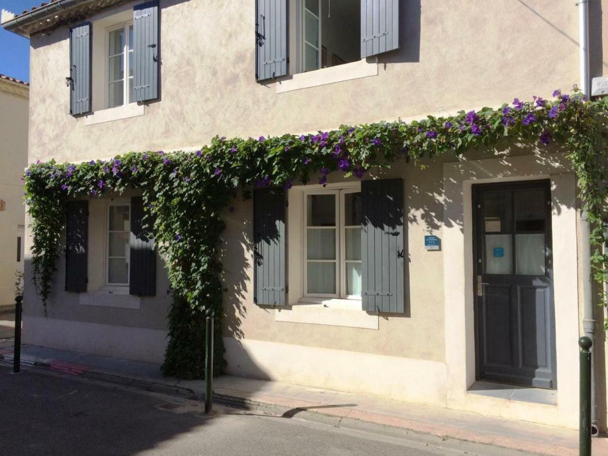 Au Coeur Des Remparts Apartment Айга-Мортас Екстериор снимка