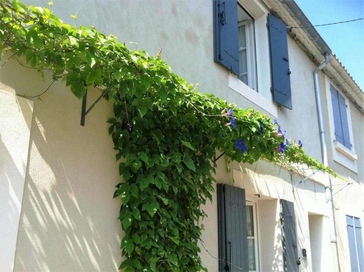 Au Coeur Des Remparts Apartment Айга-Мортас Екстериор снимка