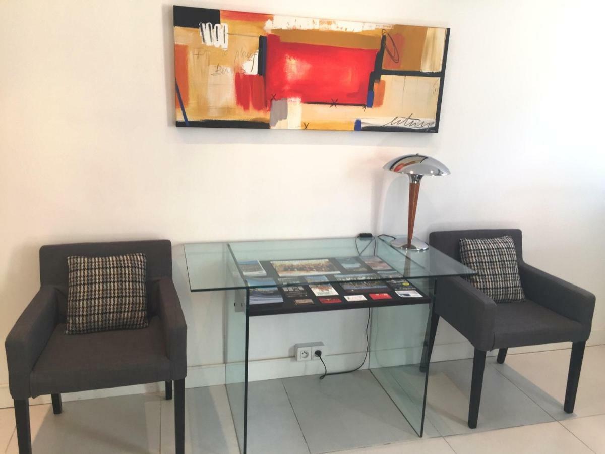 Au Coeur Des Remparts Apartment Айга-Мортас Екстериор снимка