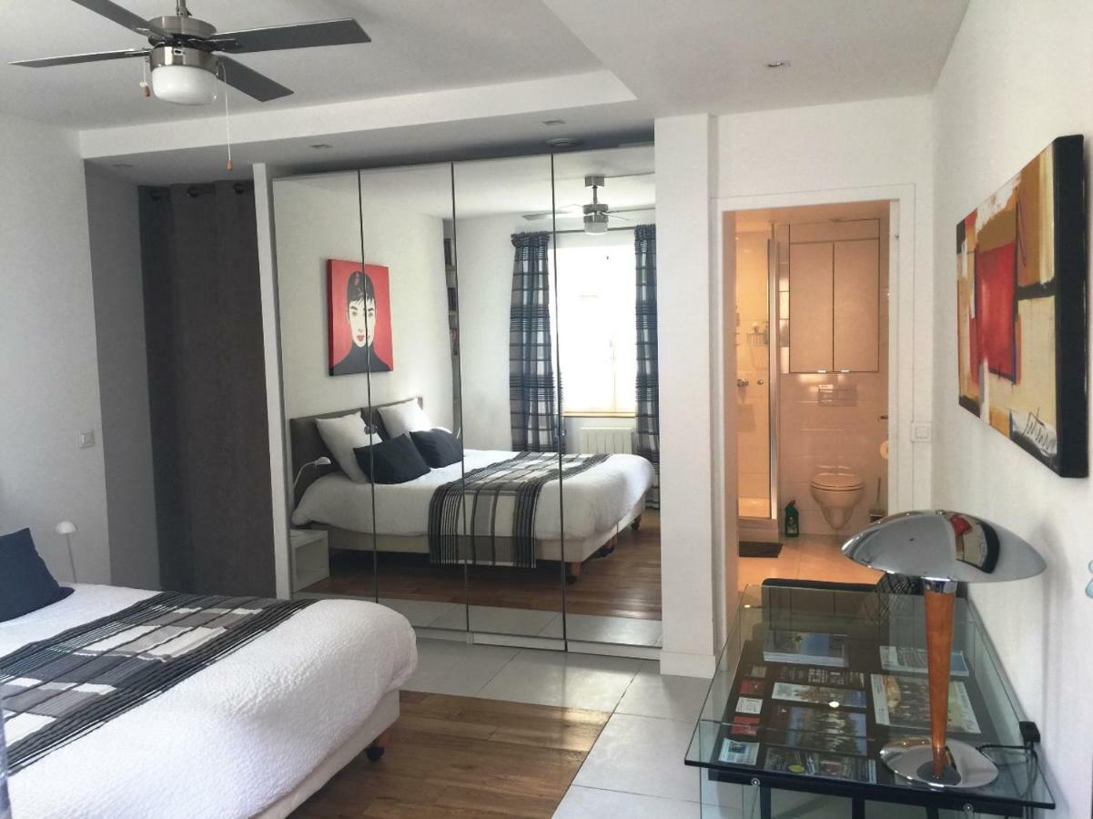 Au Coeur Des Remparts Apartment Айга-Мортас Екстериор снимка