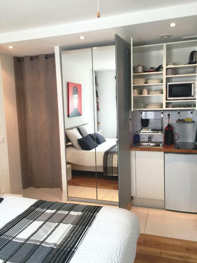 Au Coeur Des Remparts Apartment Айга-Мортас Екстериор снимка