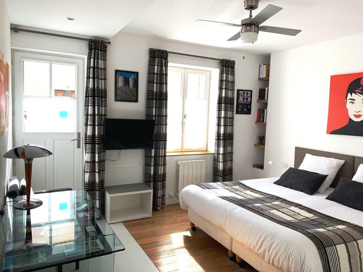 Au Coeur Des Remparts Apartment Айга-Мортас Екстериор снимка