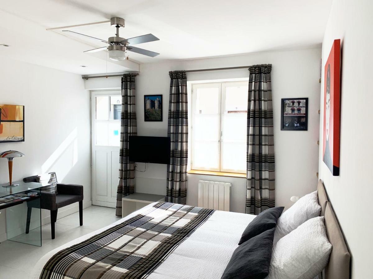 Au Coeur Des Remparts Apartment Айга-Мортас Екстериор снимка